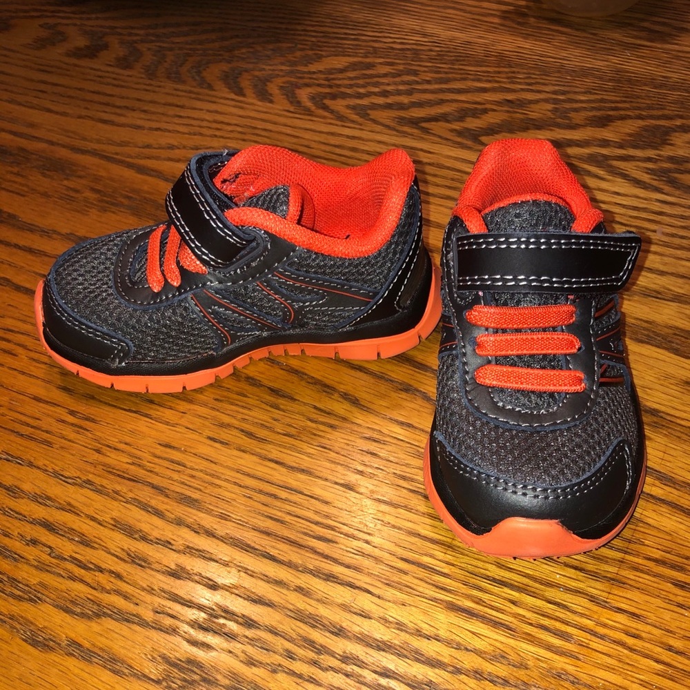 CHAMPION performance fit toddler shoes. Size 5